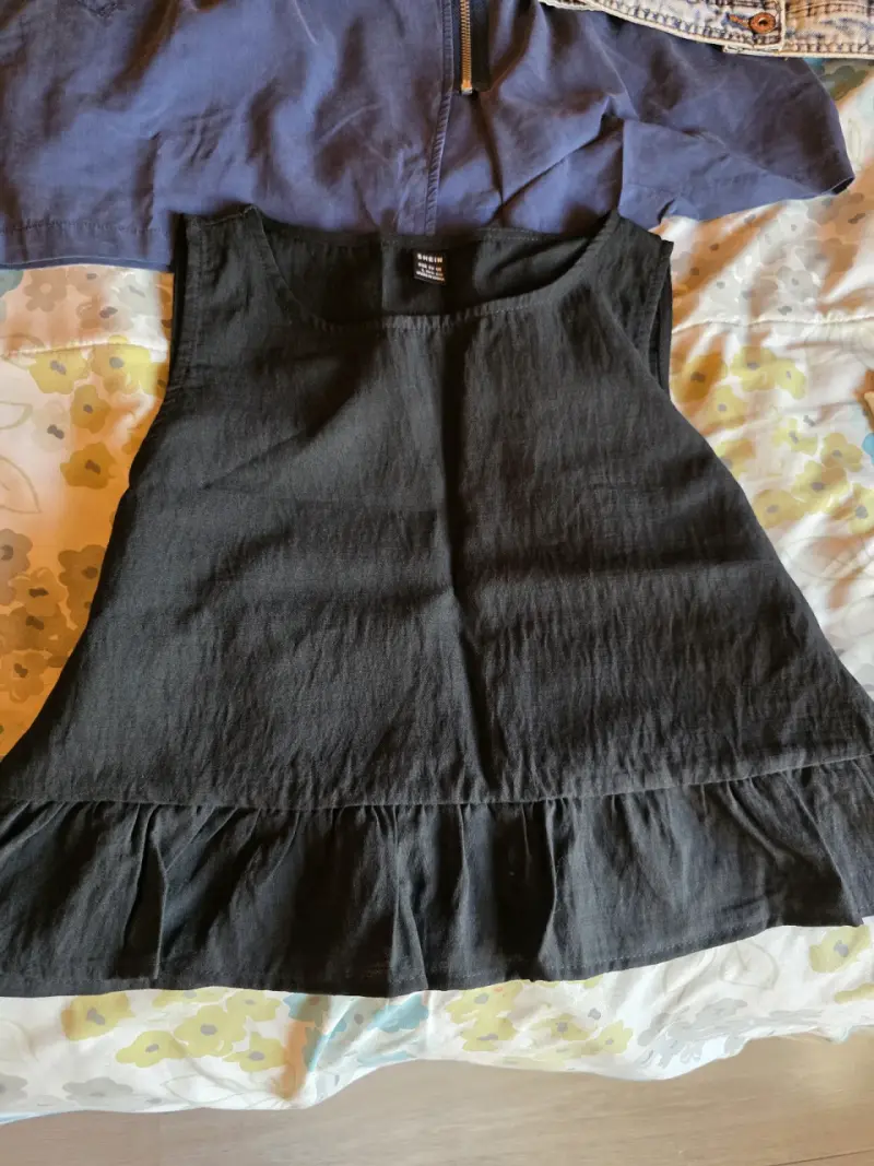 Lote de ropa femenina variada - 4