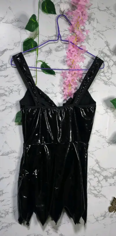 Vestido negro de charol con tirantes - miniatura 2