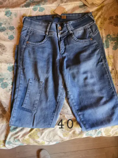 Lote de jeans para mujer en varios estilos - miniatura 5