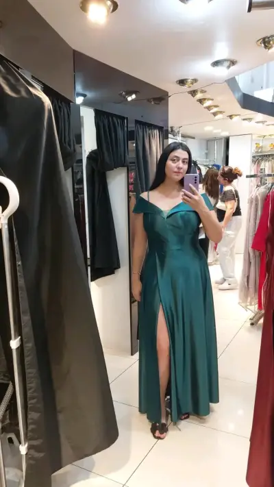 Vestido largo verde con abertura - miniatura 1