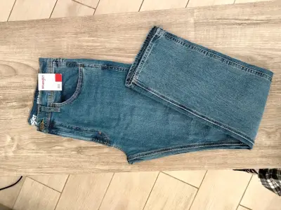 Jeans Wrangler azul clásico para hombre - miniatura 2