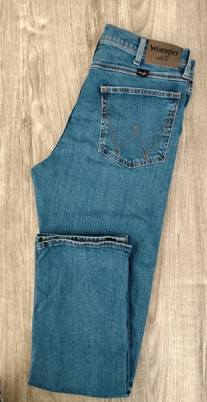 Jeans Wrangler azul clásico para hombre - 3