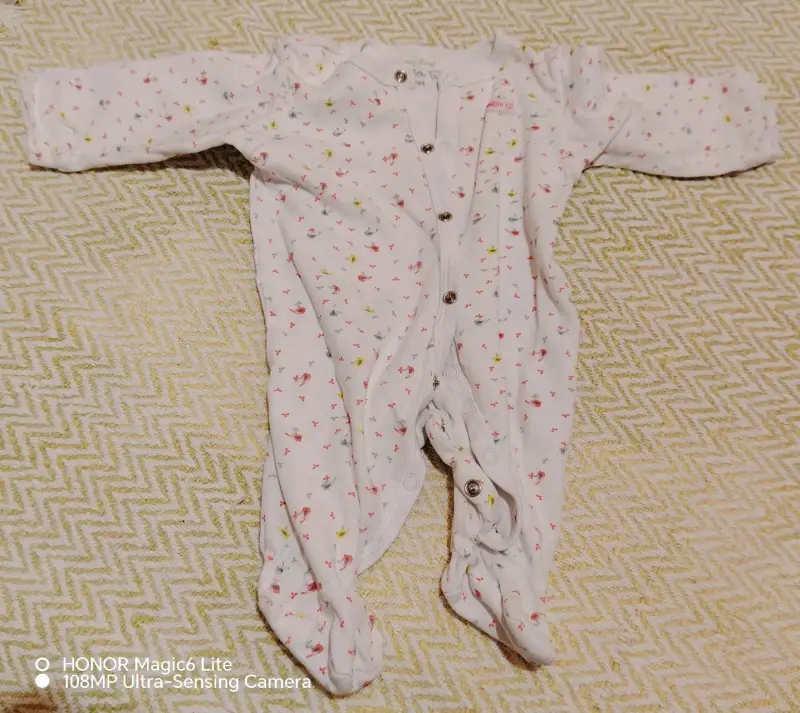 Lote de ropa de bebé variada - 2