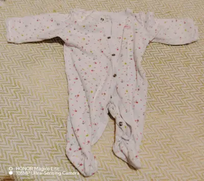 Lote de ropa de bebé variada - miniatura 2
