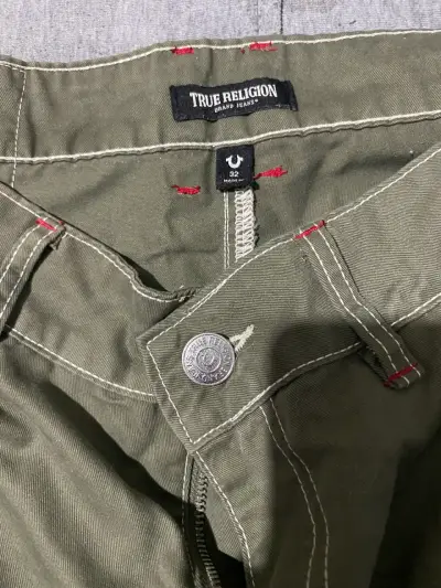 Shorts cargo verde True Religion para hombre - miniatura 2