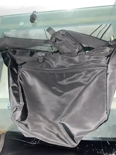 Bolso bandolera negro con múltiples bolsillos - miniatura 1