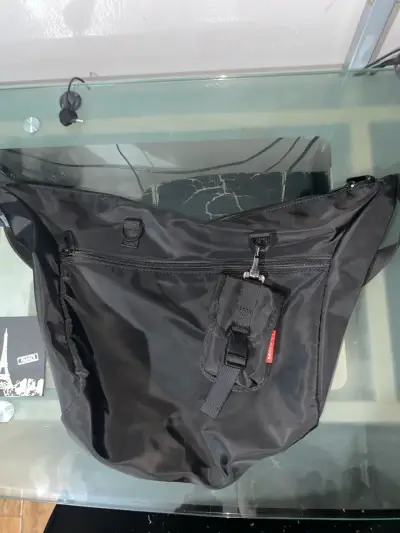 Bolso bandolera negro con múltiples bolsillos - miniatura 3