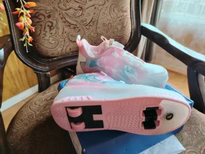 Zapatillas deportivas con ruedas y luces LED - miniatura 6