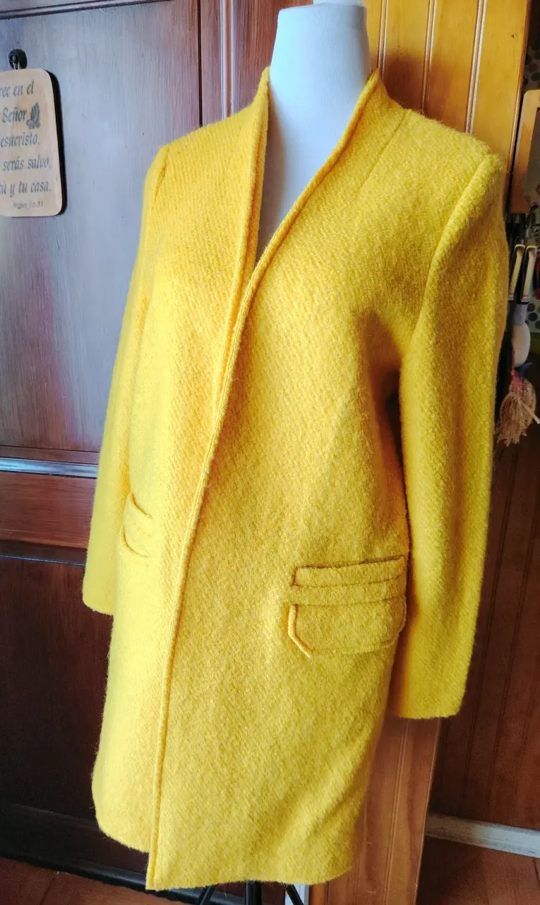 Abrigo amarillo de lana para mujer - 1