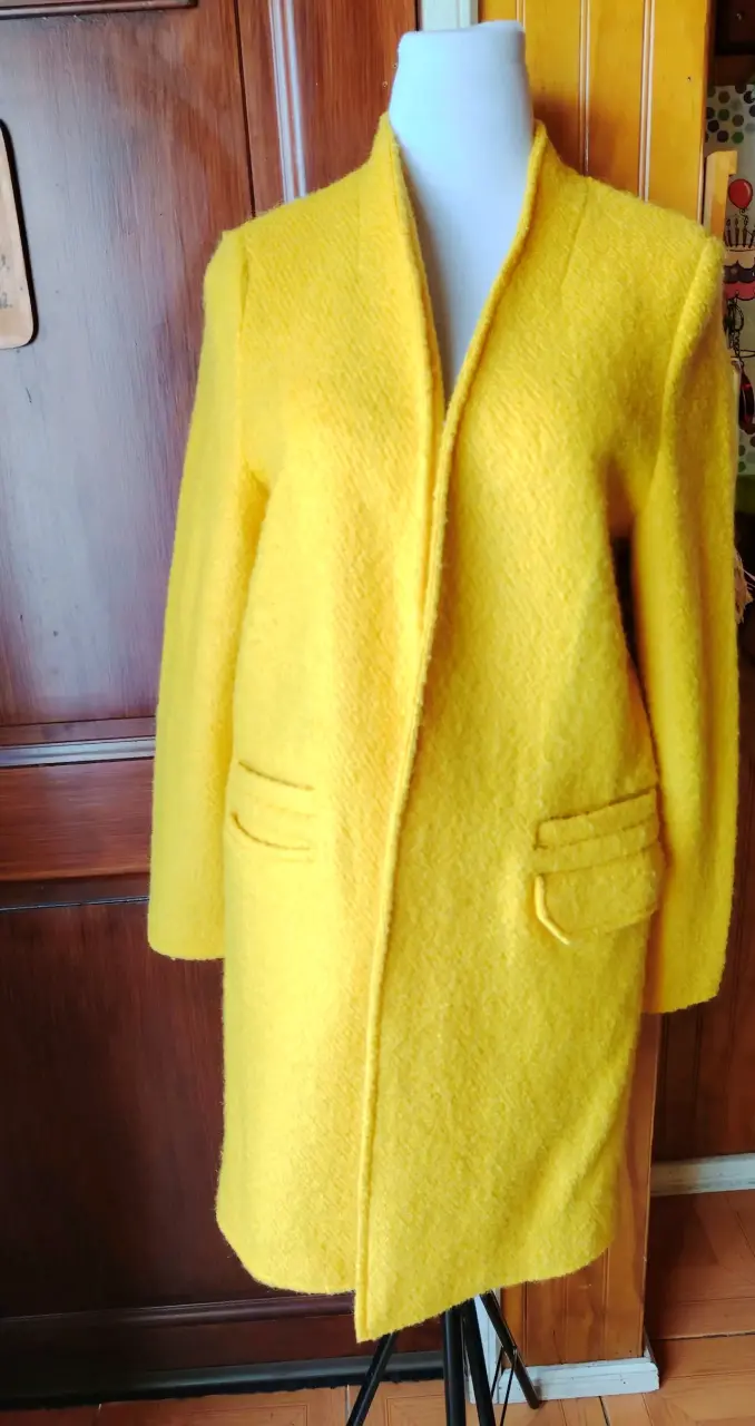 Abrigo amarillo de lana para mujer - 2
