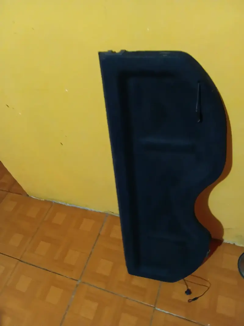 Cubierta de maletero para auto en buen estado - 1