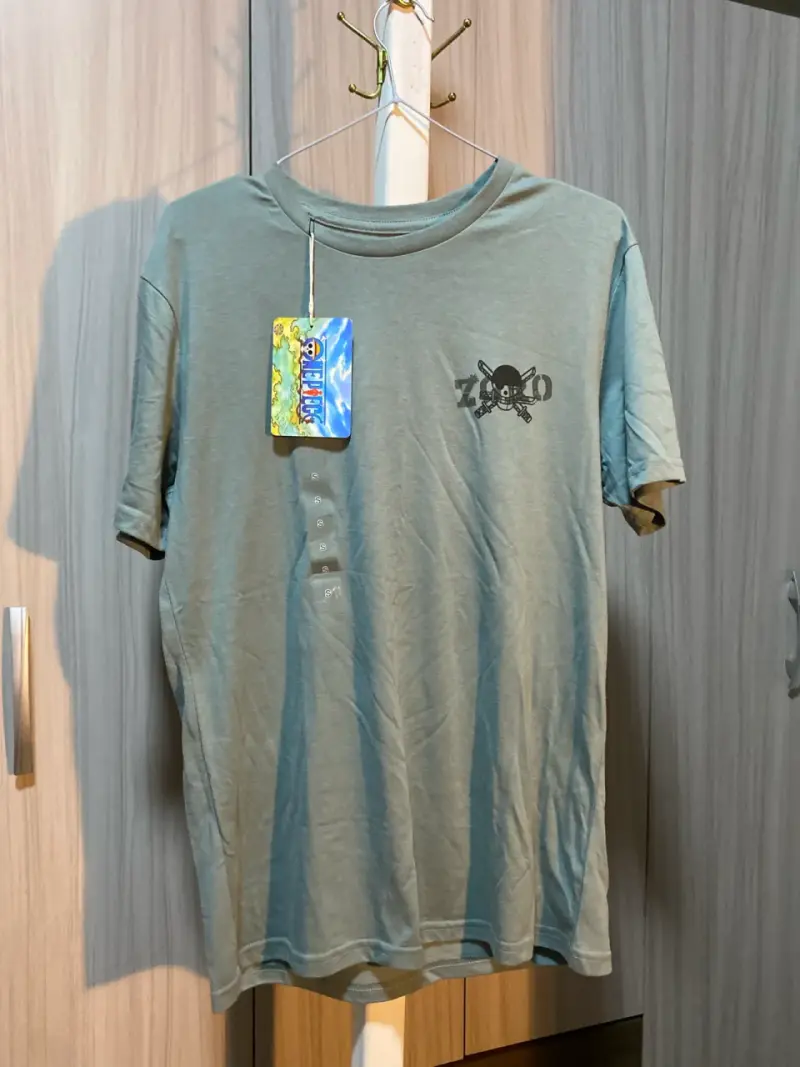 Polera verde con diseño de Zoro de One Piece - 1