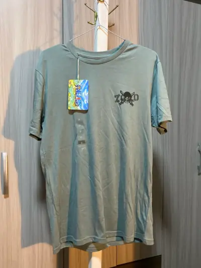 Polera verde con diseño de Zoro de One Piece - miniatura 1