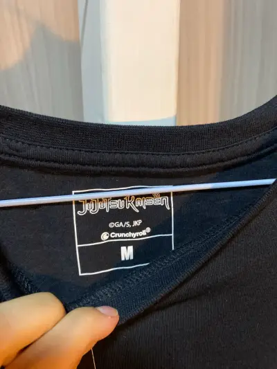 Polera Jujutsu Kaisen Satoru Gojo Negra - miniatura 2