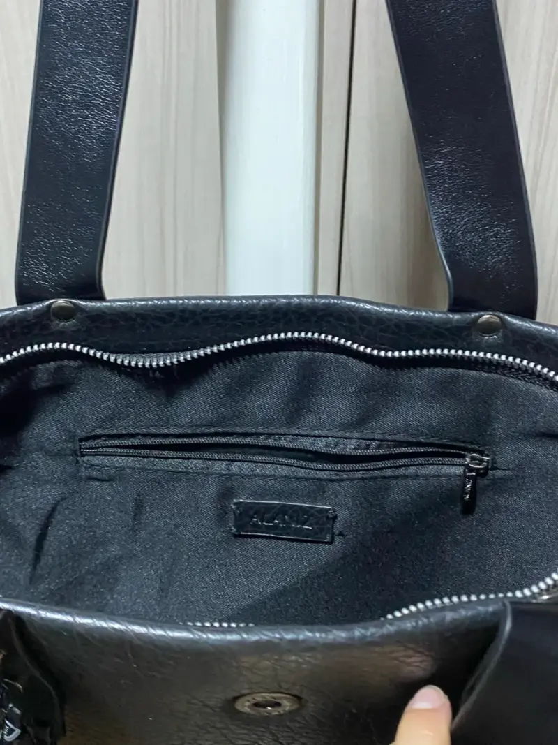 Cartera negra con flecos estilo boho - 2