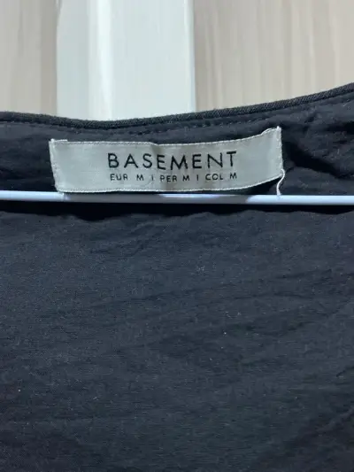 Chaleco negro bordado Basement - miniatura 3
