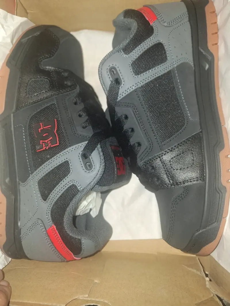 Zapatillas deportivas DC Stag negras y rojas - 1