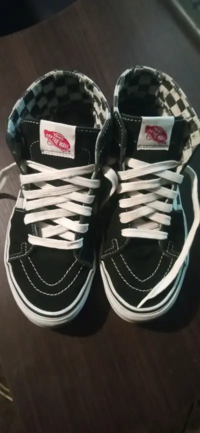 Zapatillas Vans negras con diseño a cuadros - miniatura 1