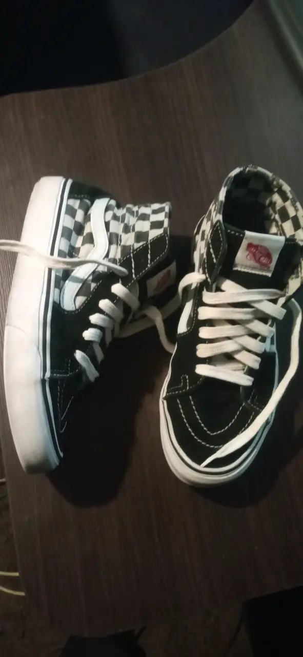 Zapatillas Vans negras con diseño a cuadros - 2