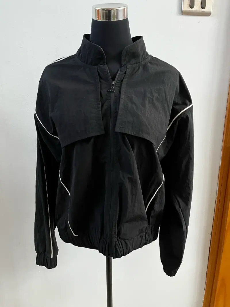 Chaqueta cortaviento negra Ellesse para mujer - 1
