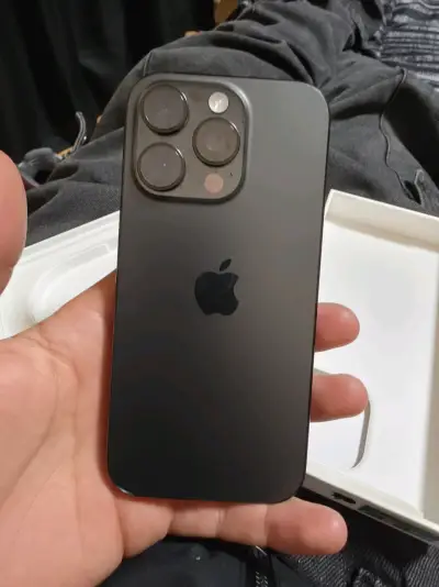 iPhone 16 Pro Max 256GB en excelente estado - miniatura 1