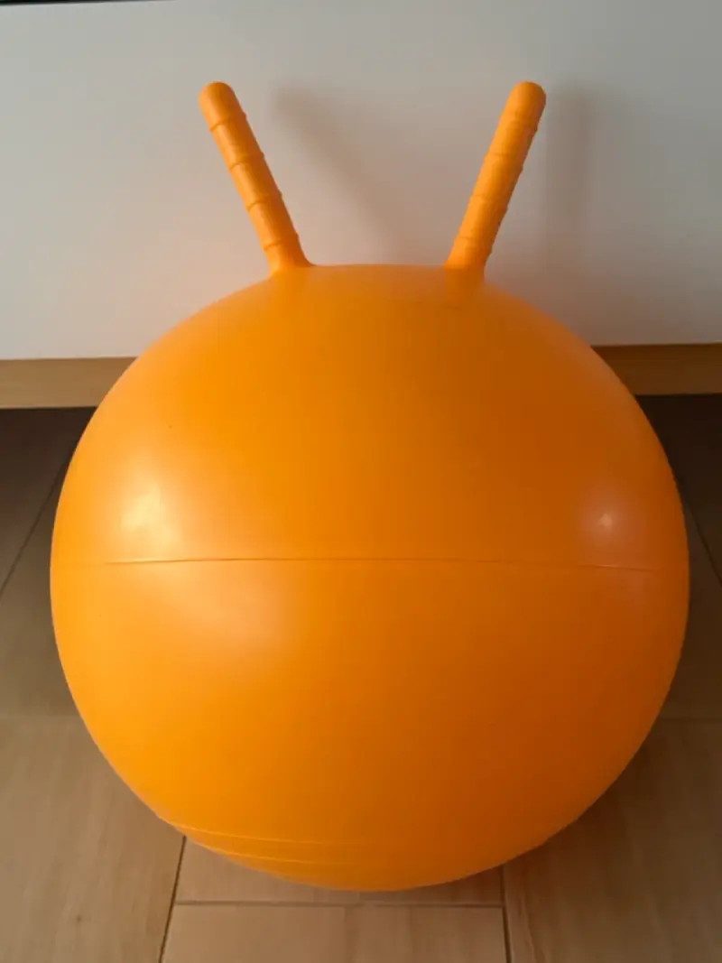 Pelota saltarina Weplay naranja con asas - 2
