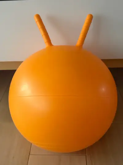 Pelota saltarina Weplay naranja con asas - miniatura 2
