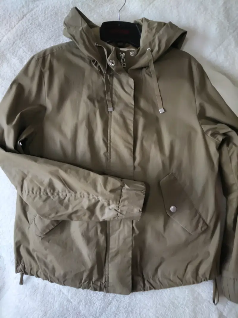 Chaqueta livia impermeable verde oliva para hombre