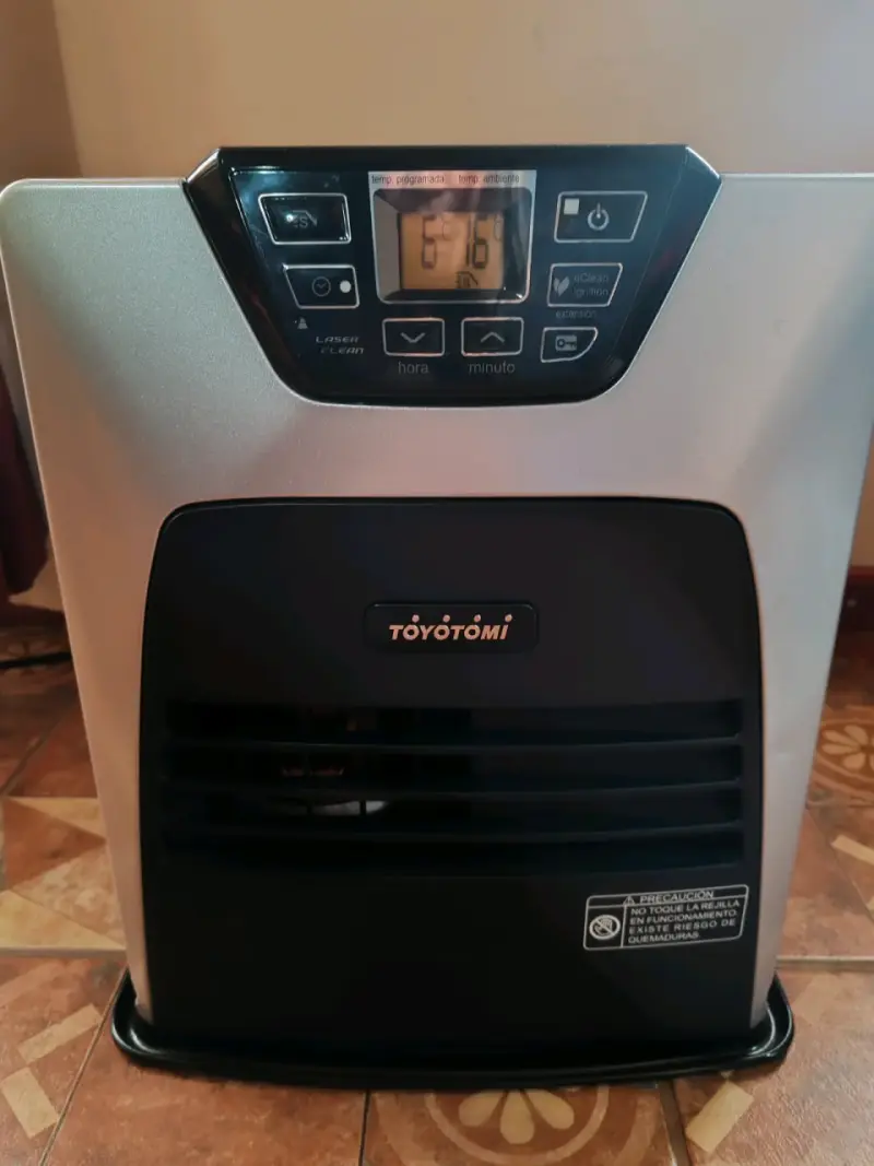 Calefactor a parafina Toyotomi con control digital - 1