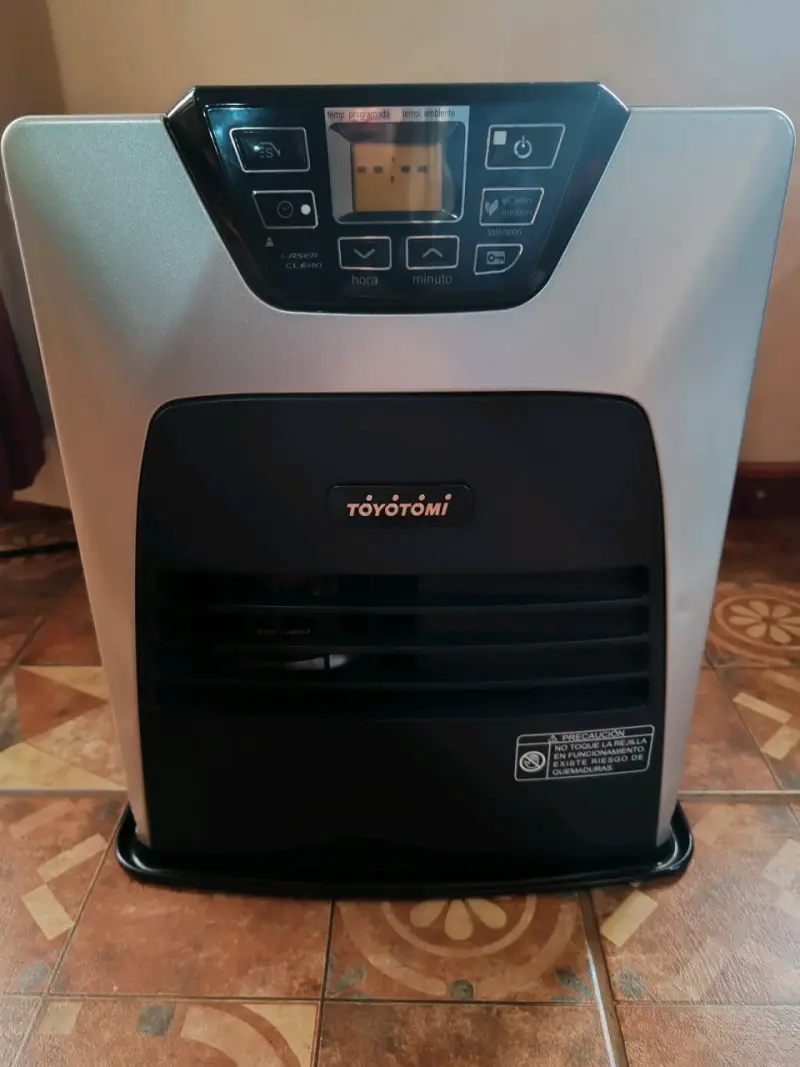 Calefactor a parafina Toyotomi con control digital - 3