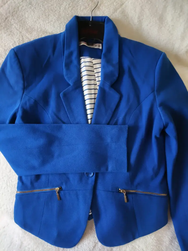 Blazer azul mujer con bolsillos y cierre