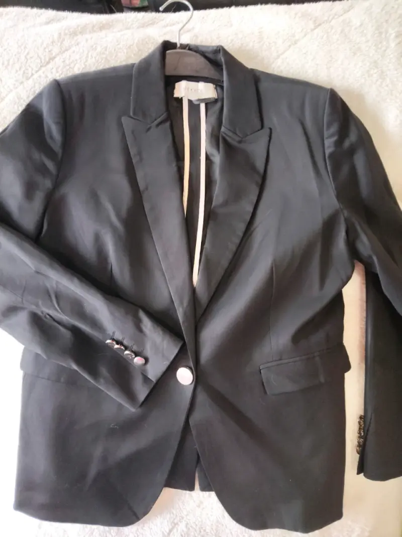Blazer negro de mujer elegante