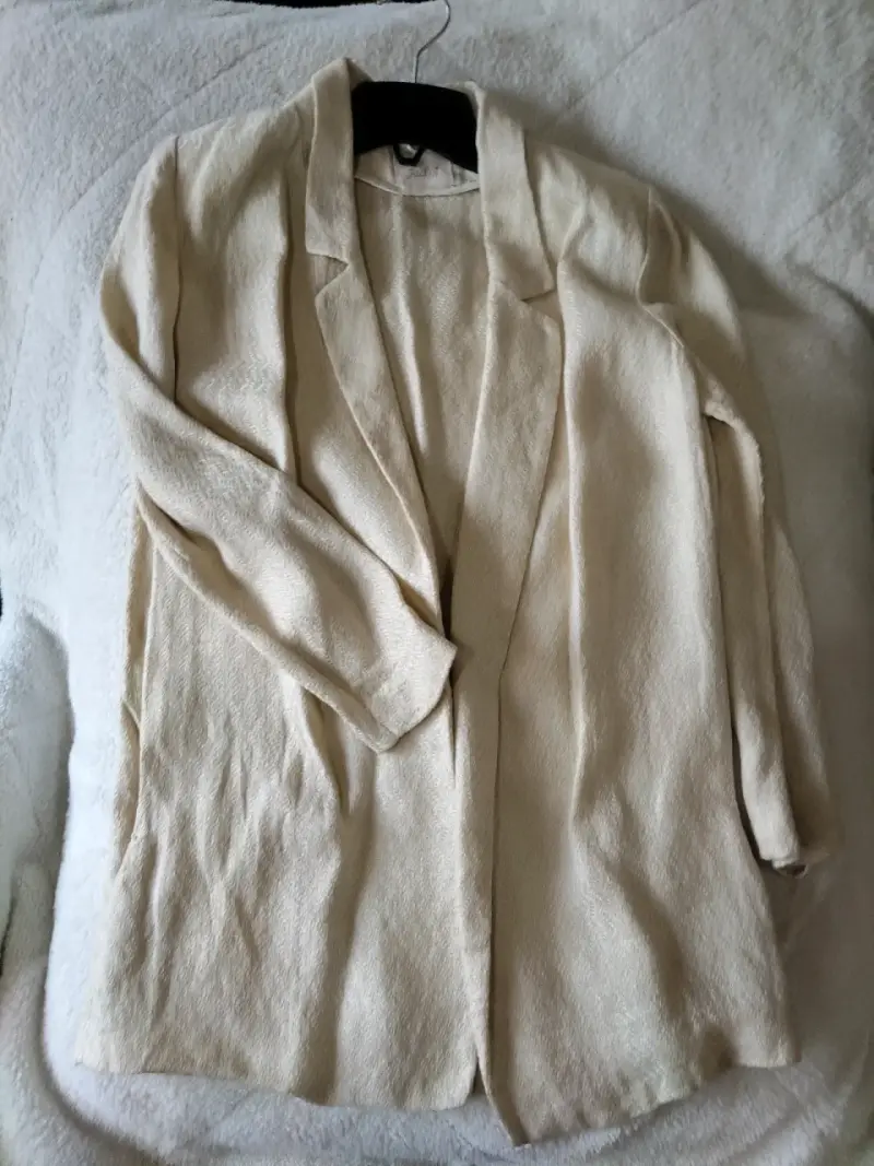 Tapado beige elegante para mujer