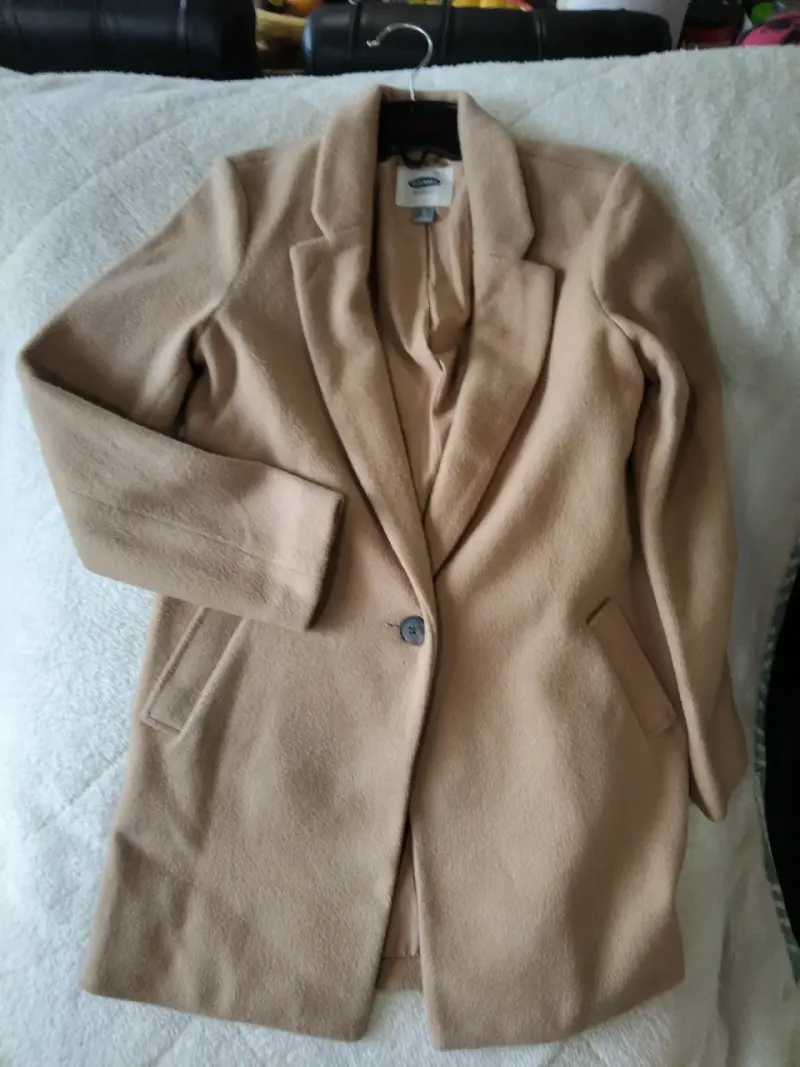 Abrigo de lana beige para mujer