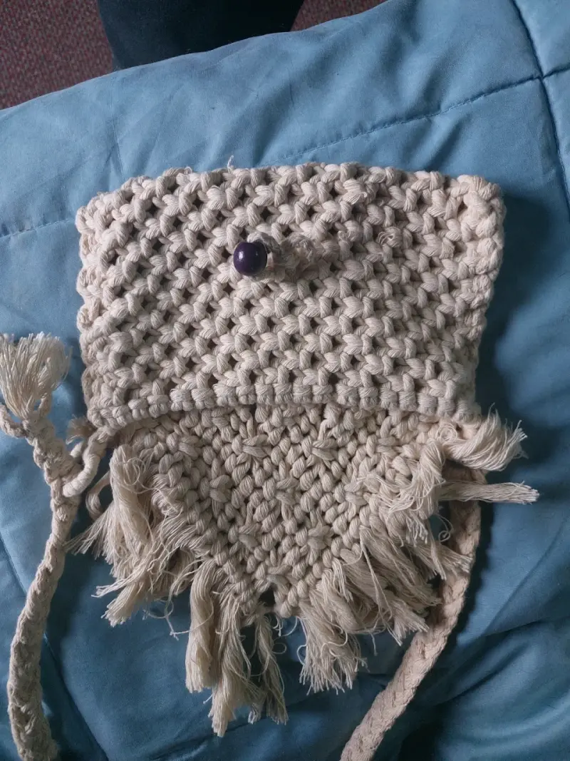 Bolso de macramé artesanal con flecos - 3