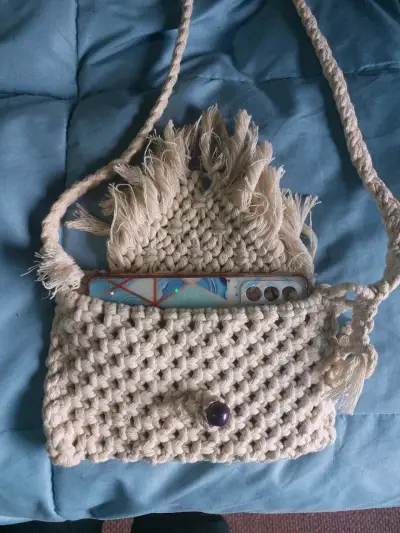 Bolso de macramé artesanal con flecos - miniatura 4