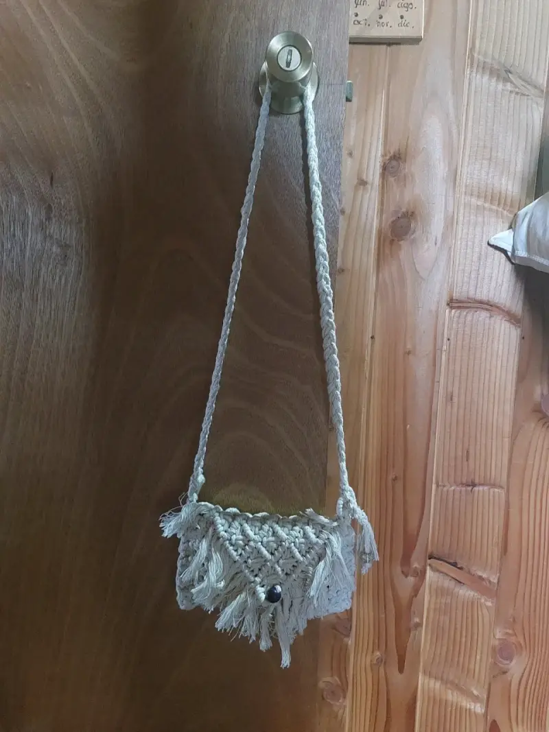 Bolso de macramé artesanal con flecos - 5