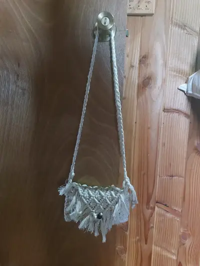 Bolso de macramé artesanal con flecos - miniatura 5