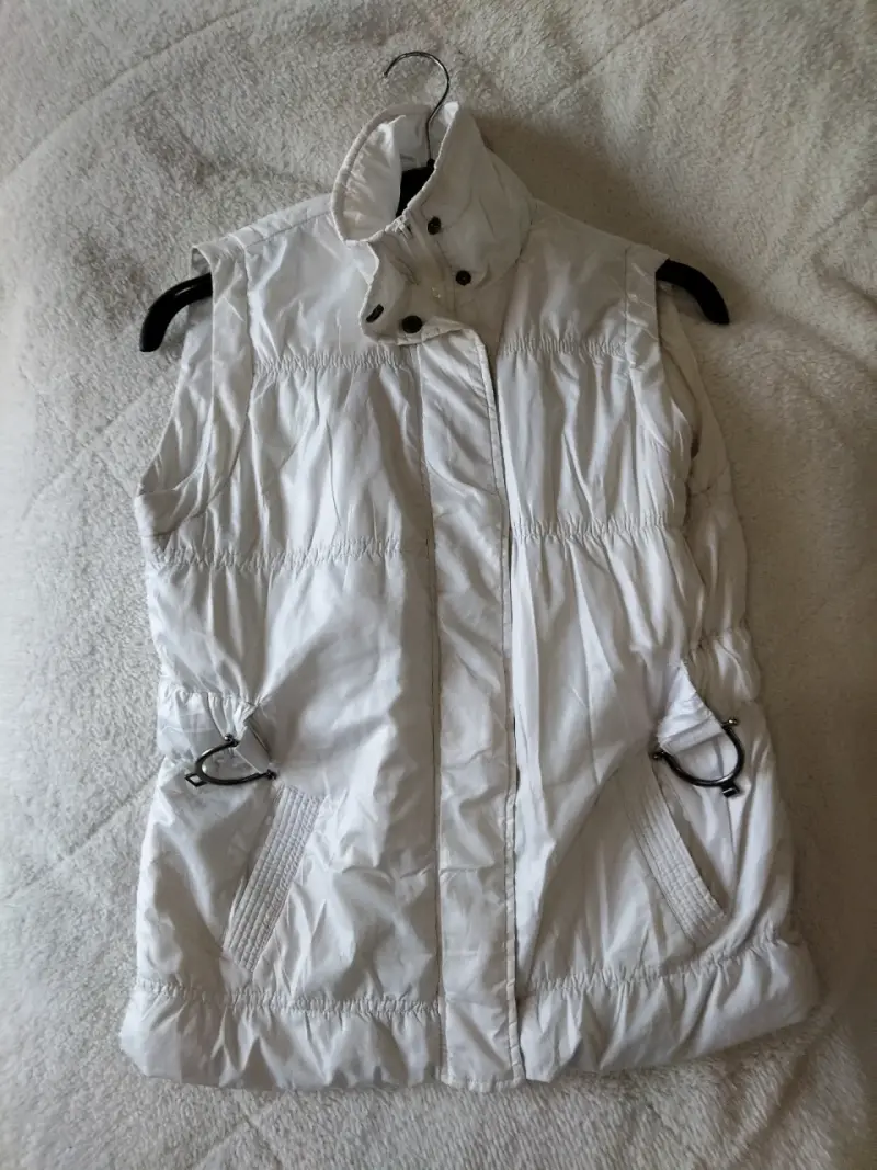 Parka liviana sin mangas blanco para mujer