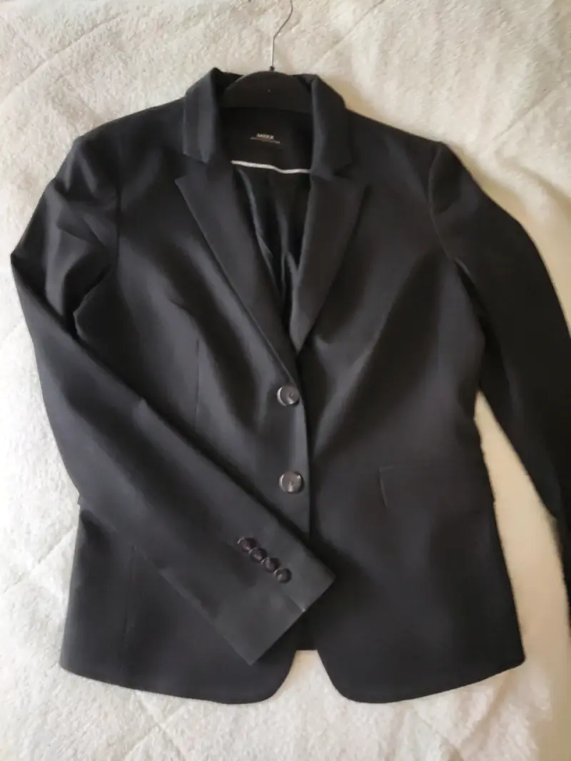Blazer negro liviano formal para mujer