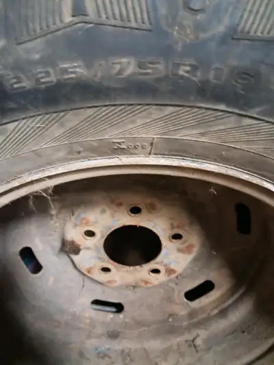 Llanta y neumático usados 225/75R16 - miniatura 2