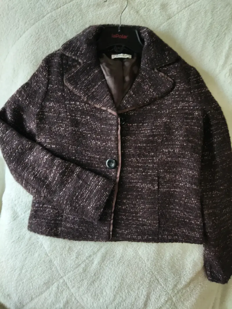 Chaqueta de lana marrón para mujer