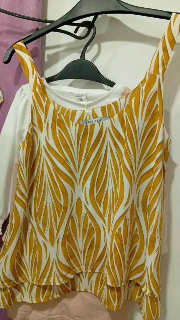 Blusa sin mangas estampada Basement