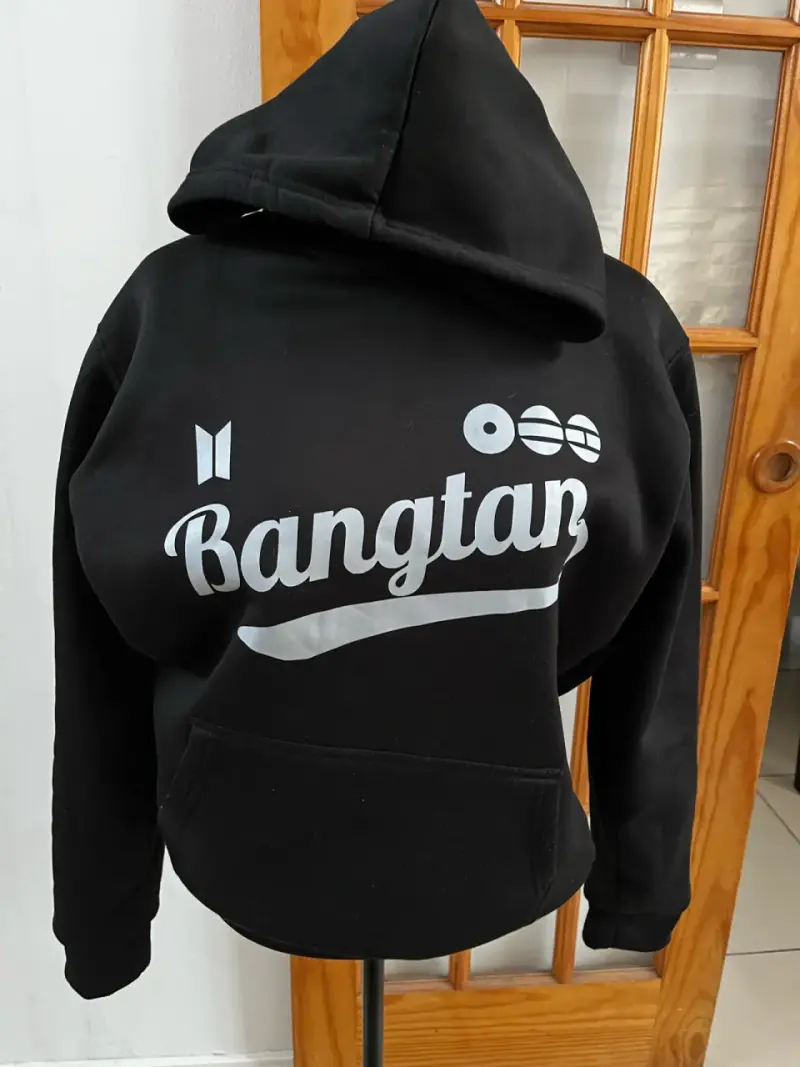 Polerón negro Bangtan con capucha
