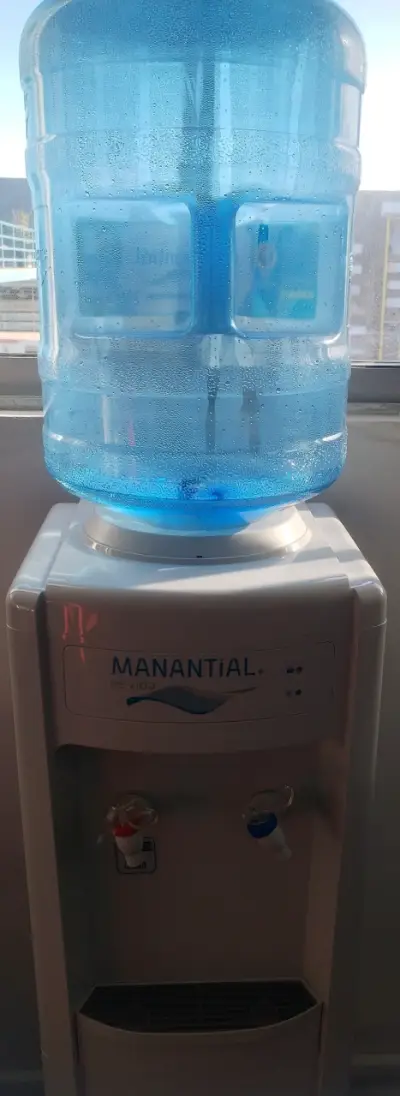 Dispensador de Agua Manantial caliente y fria - miniatura 2
