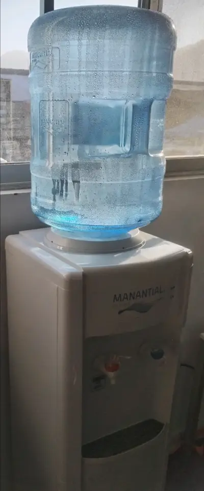 Dispensador de Agua Manantial caliente y fria - miniatura 3