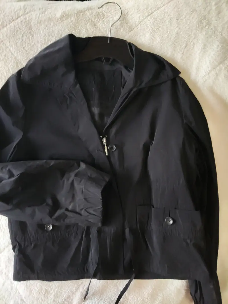 Chaqueta Negra con Cierre
