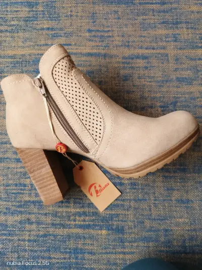 Botines Bata talla 38 beige con tacón alto - miniatura 1
