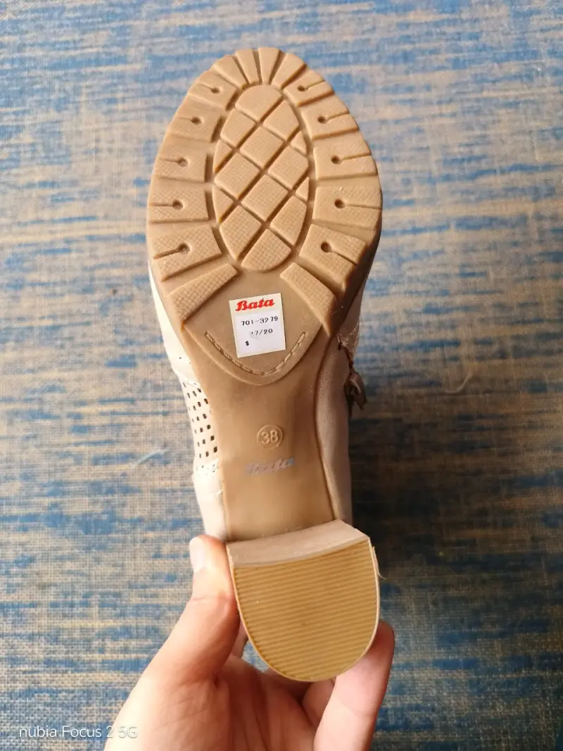 Botines Bata talla 38 beige con tacón alto - 2
