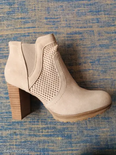 Botines Bata talla 38 beige con tacón alto - miniatura 3